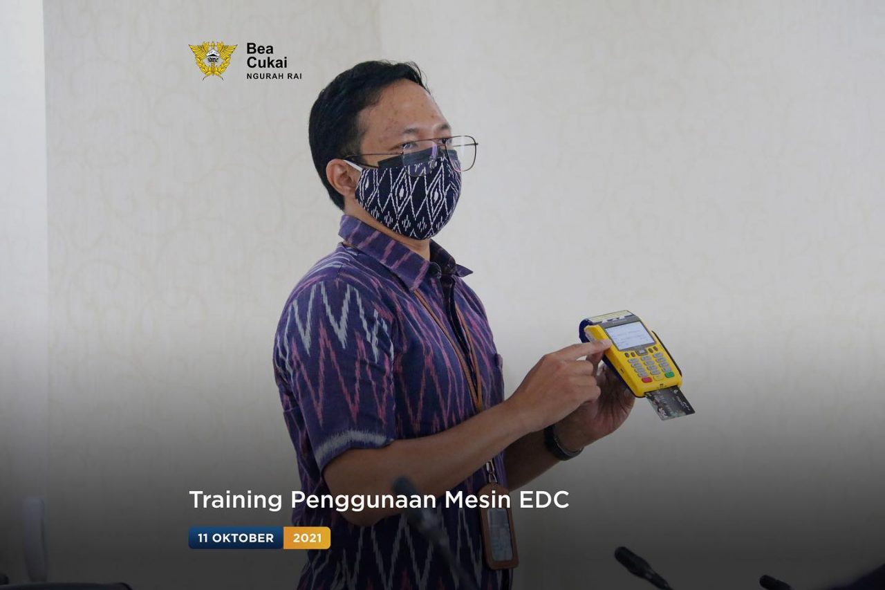 Training Penggunaan Mesin EDC